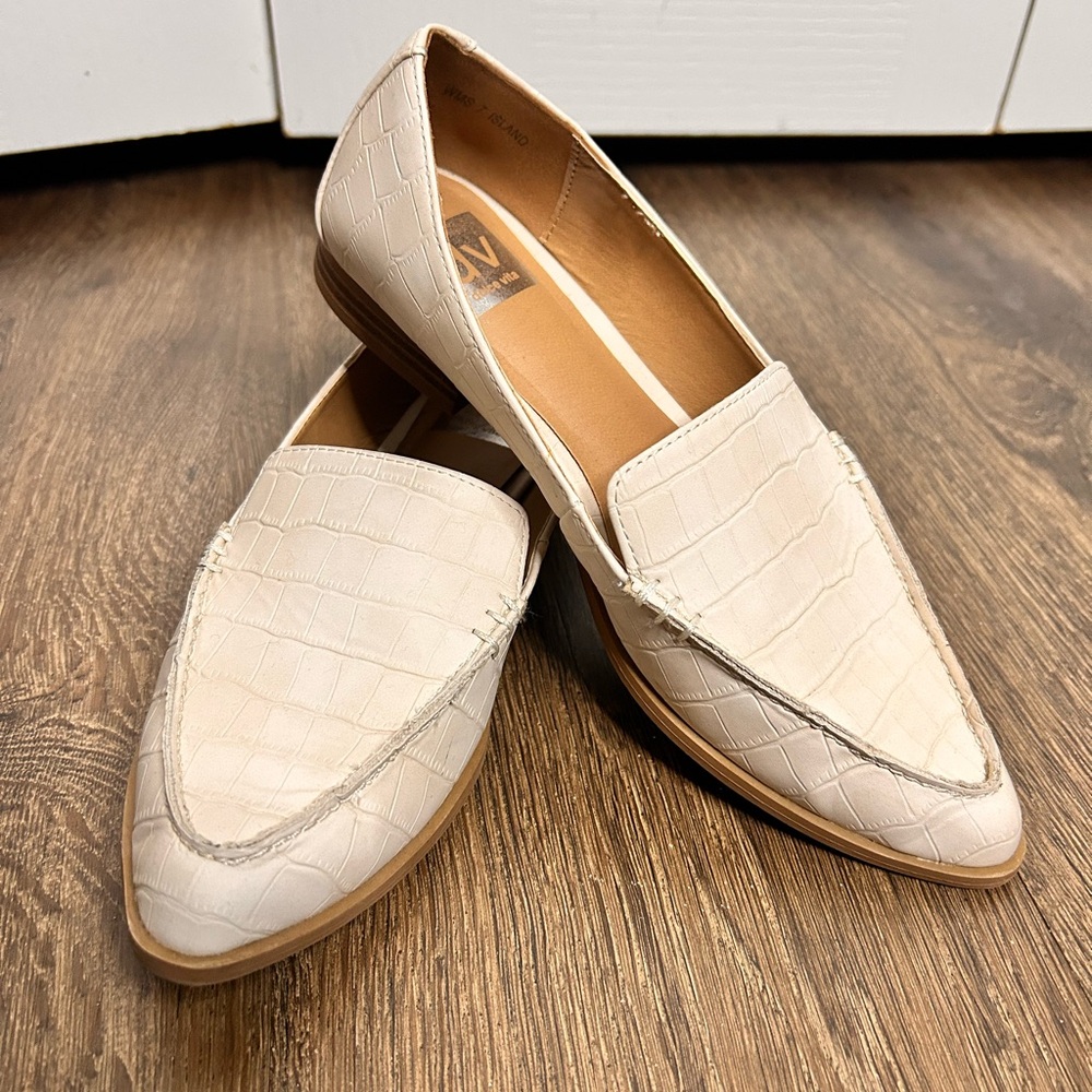 DV by Dolce Vita Women’s Size 7 Cream Island Croc Embossed Pointed Loafer